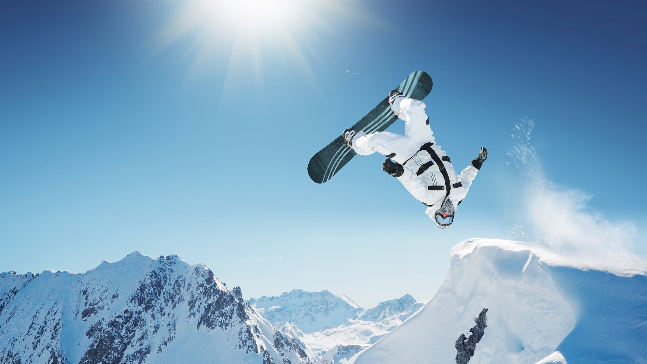 开云体育app入口-“三叉湖水上救生赛：选手在水中展开与时间赛跑的较量”